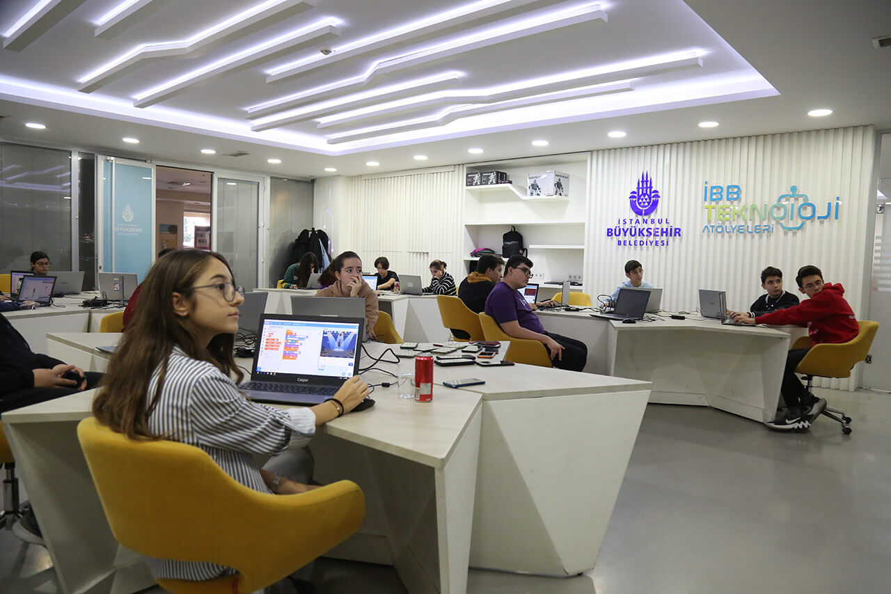 İBB Teknoloji Atölyelerinde yeni dönem eğitimleri başladı (6)