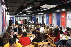 İBB Başkan Vekili Sayın Nuri ASLAN, Filiz Akın Y&uuml;ksek&ouml;ğrenim Kız &Ouml;ğrenci Yurdu&rsquo;nda Gen&ccedil;lerle Aynı Sofrada Buluştu